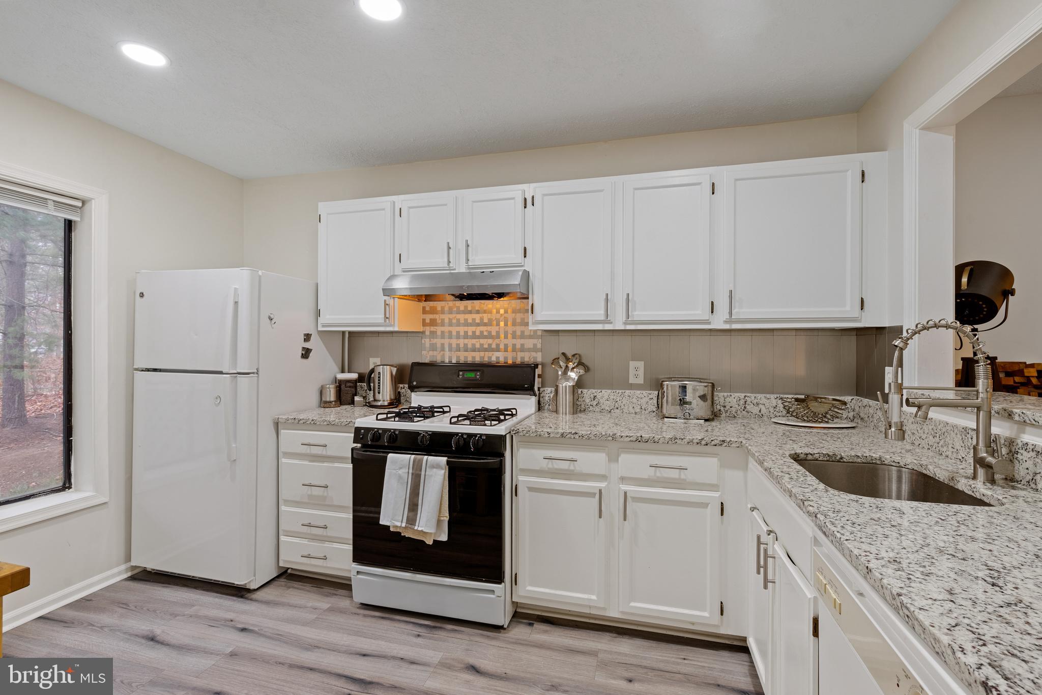 HUNTERS CROSSING - Residential