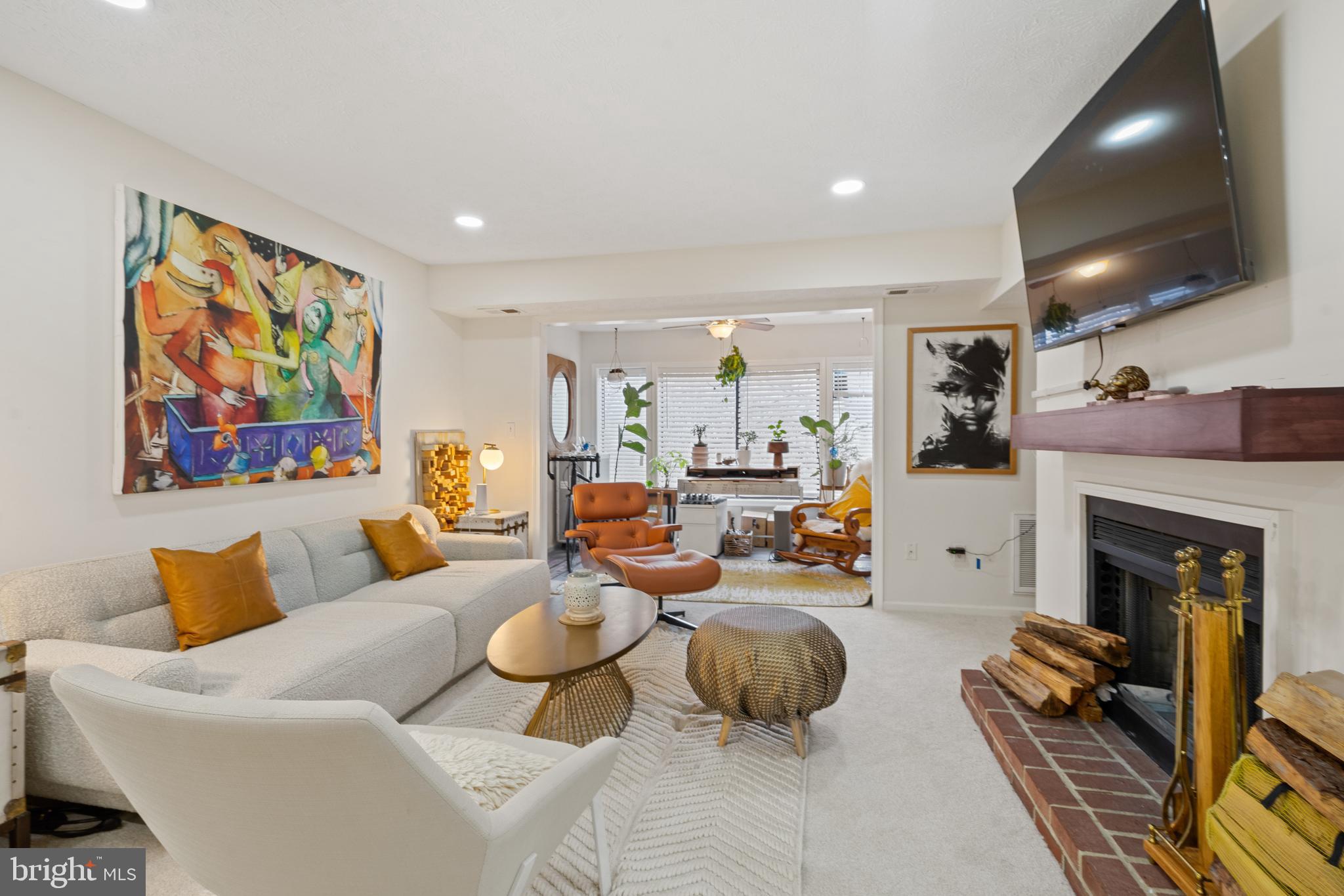 HUNTERS CROSSING - Residential