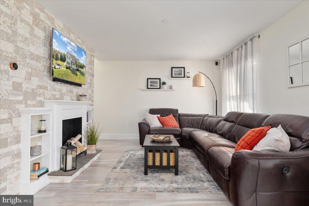 FAIRFAX FARMS - Residential