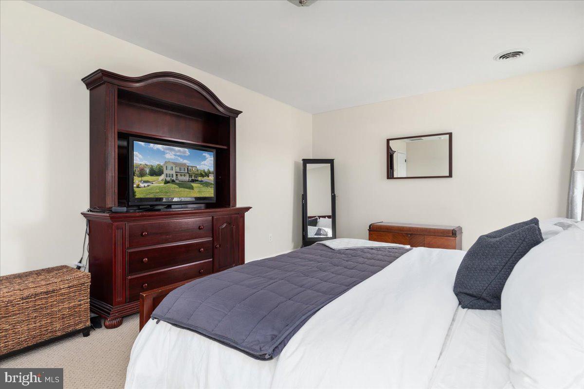 FAIRFAX FARMS - Residential