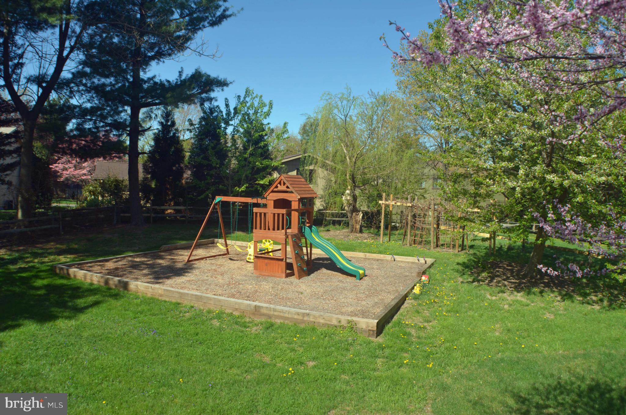 FOX MILL ESTATES - Residential