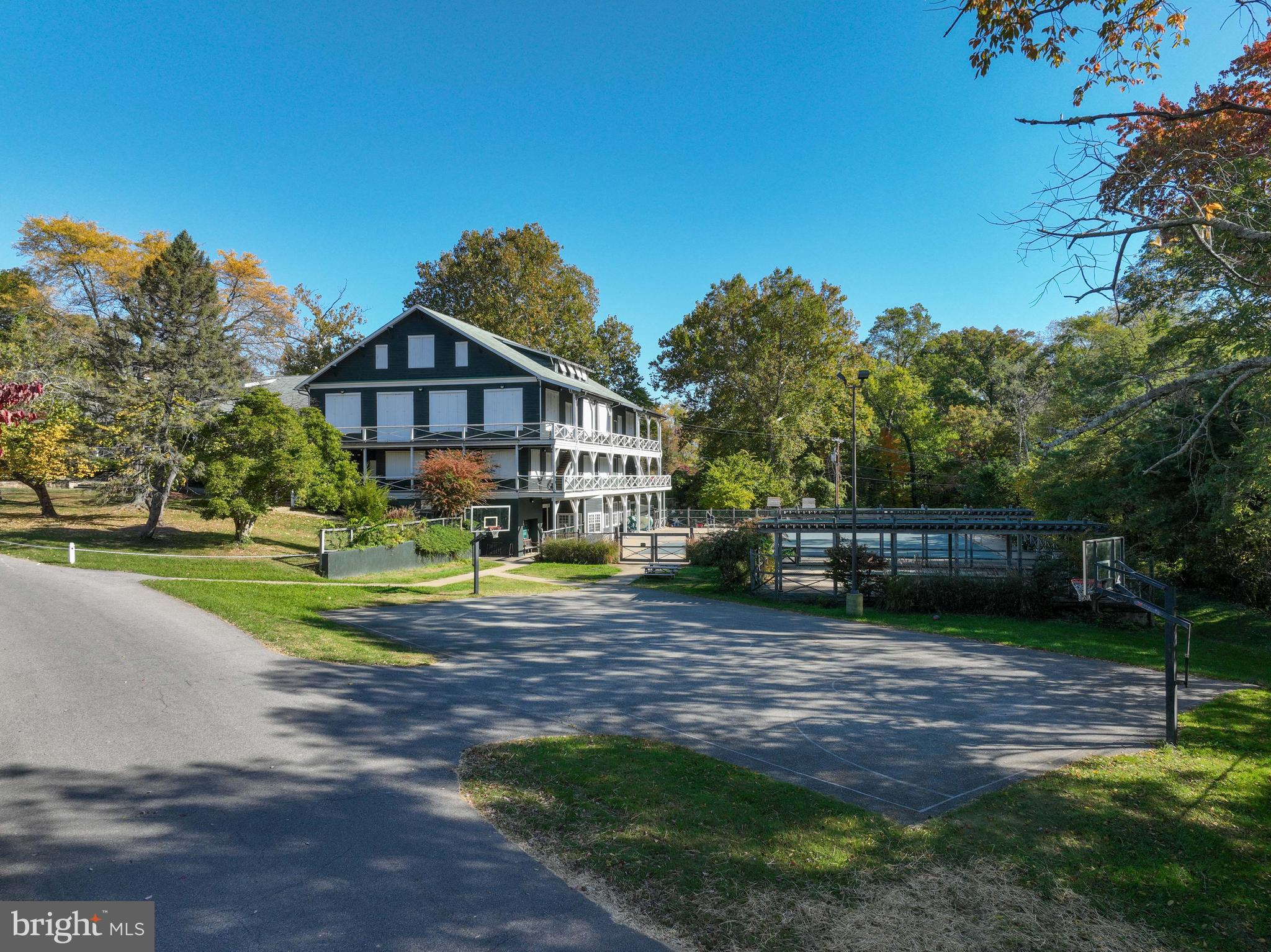 SHERWOOD FOREST - Residential