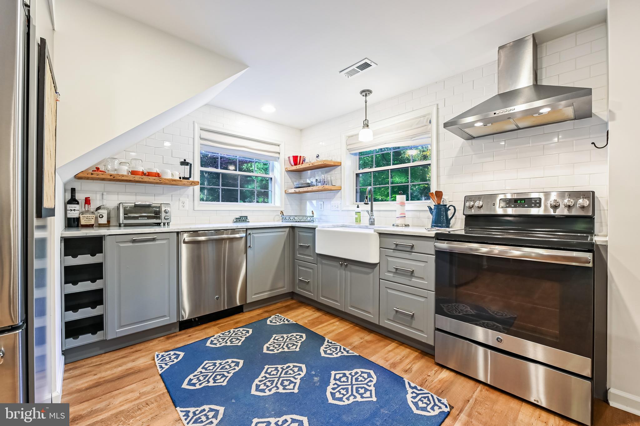 SHERWOOD FOREST - Residential