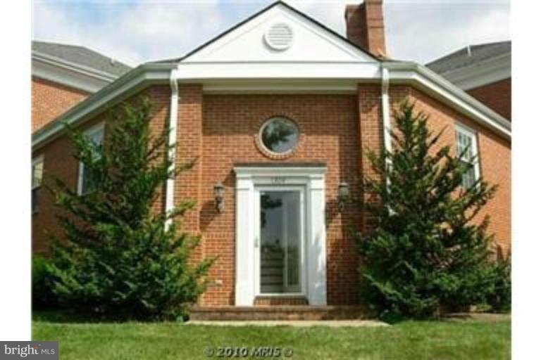 MEADOWBRANCH MEWS - Residential Lease