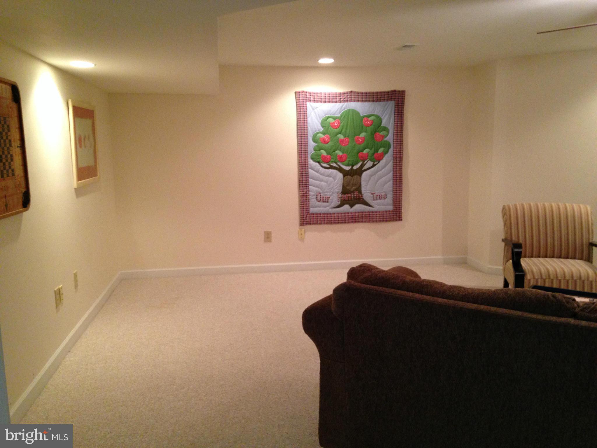 MEADOWBRANCH MEWS - Residential Lease