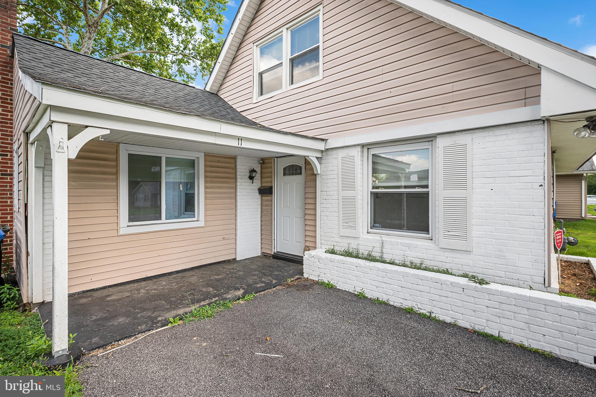 11 SEDGWICK LANE
