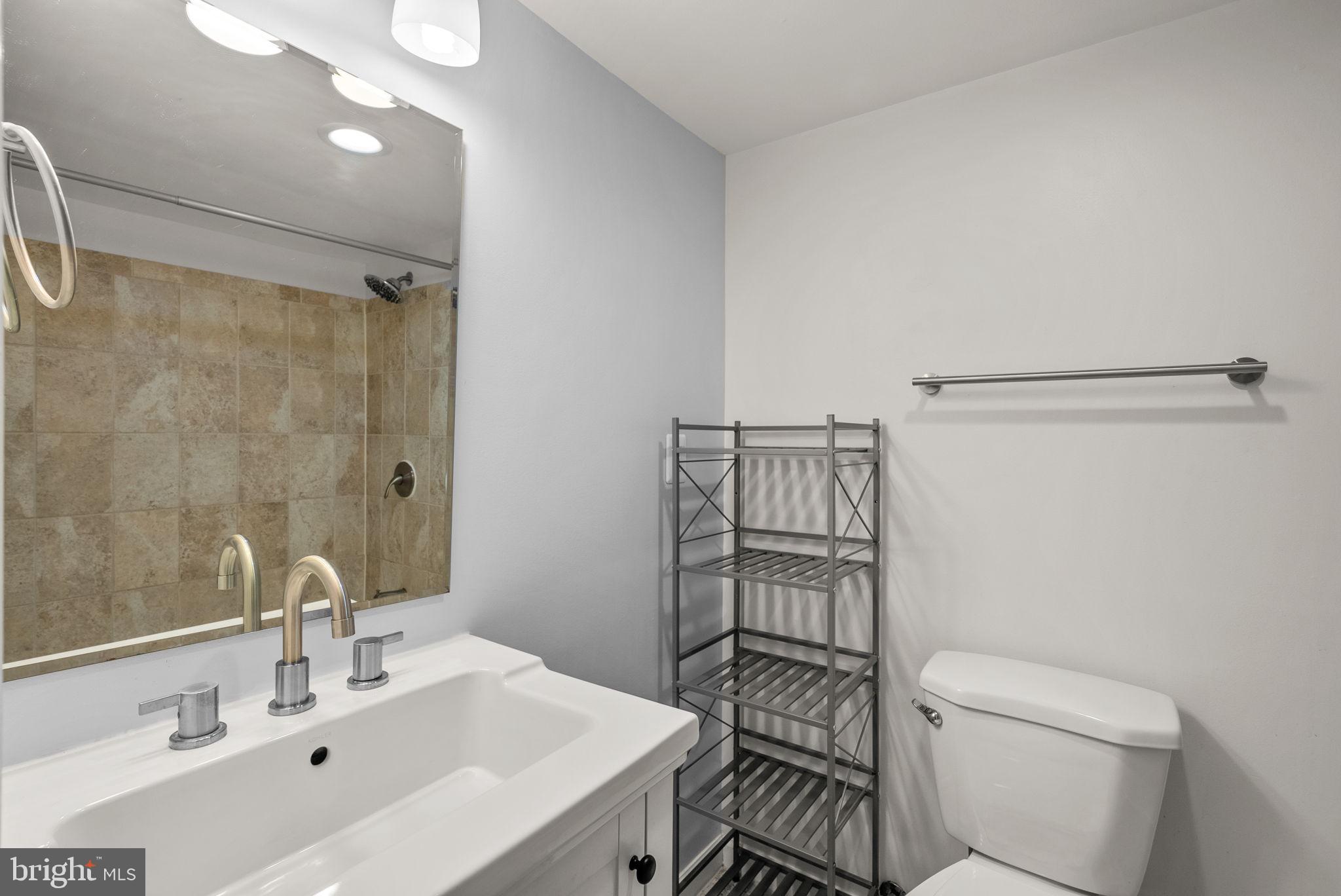 CLINTON - Residential Lease