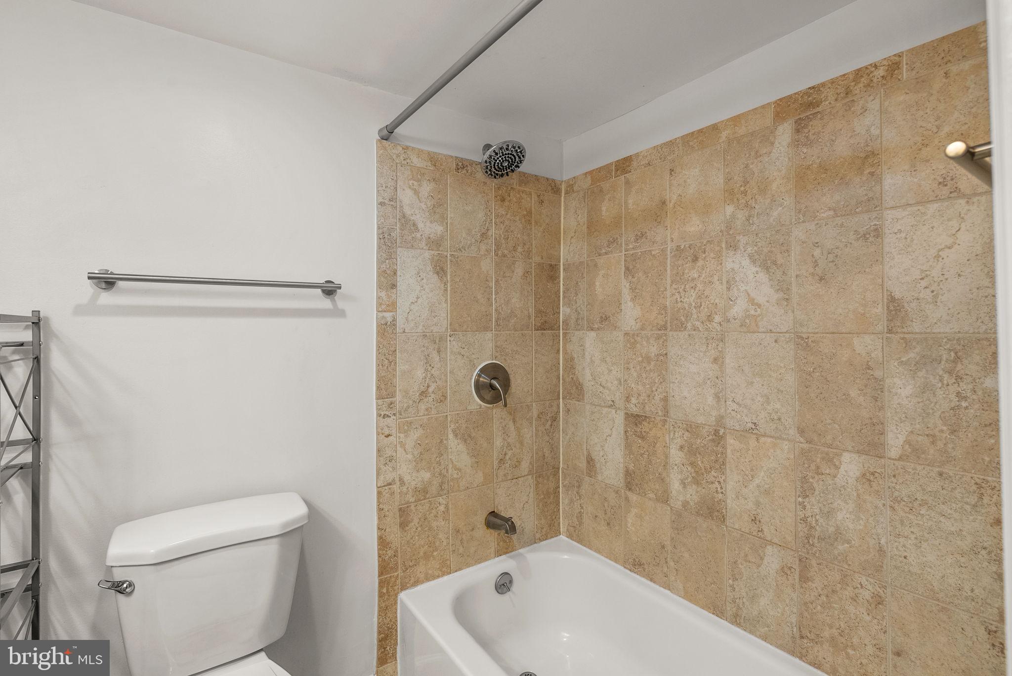 CLINTON - Residential Lease