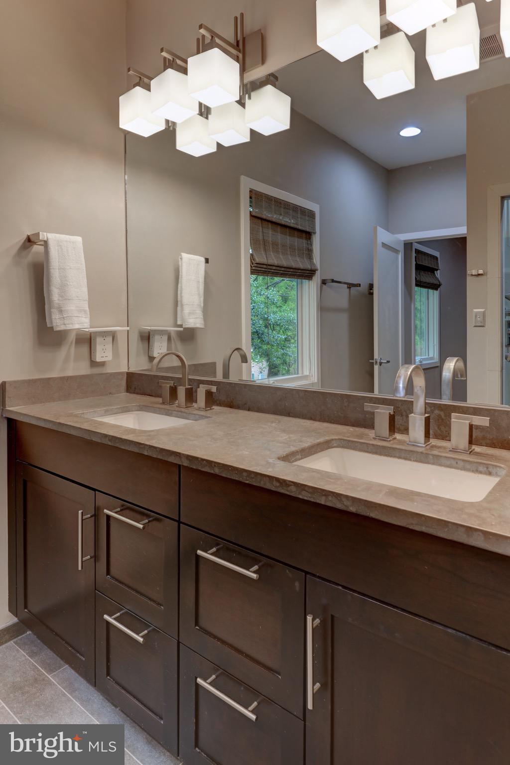 GOLF CLUB MANOR - Residential