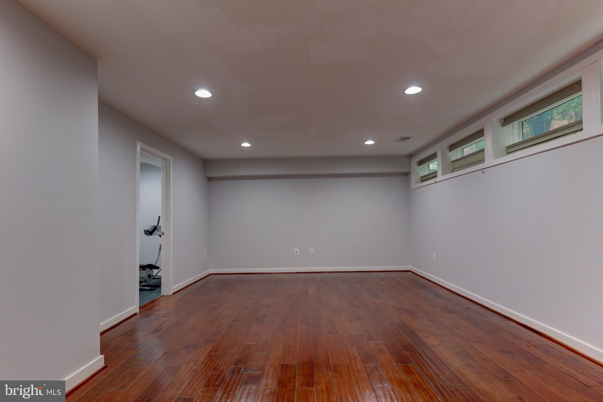 GOLF CLUB MANOR - Residential