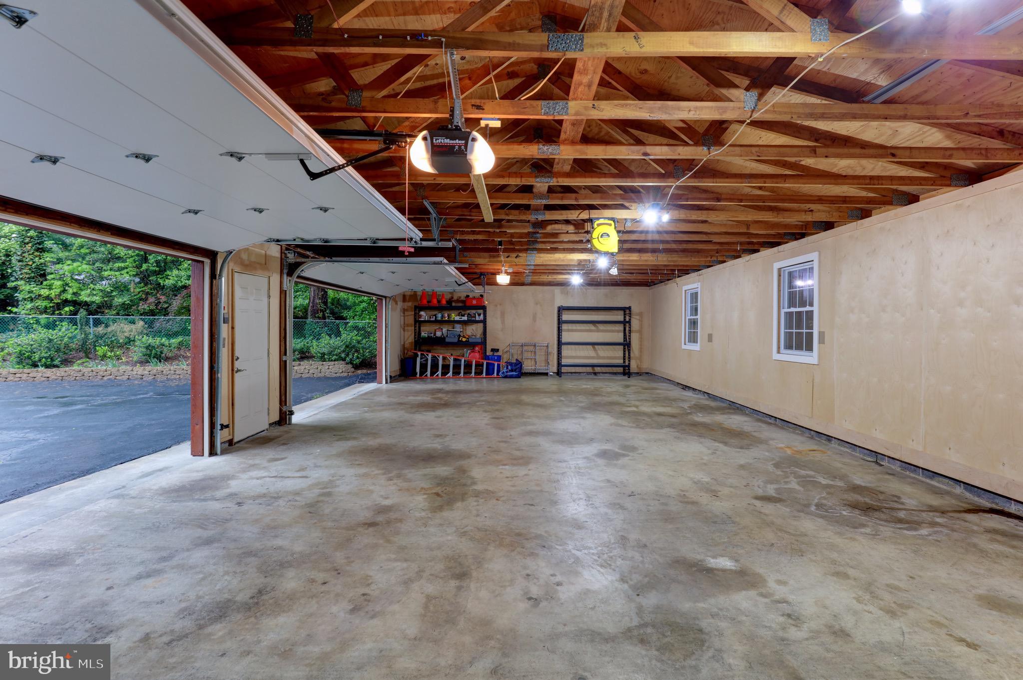 GOLF CLUB MANOR - Residential