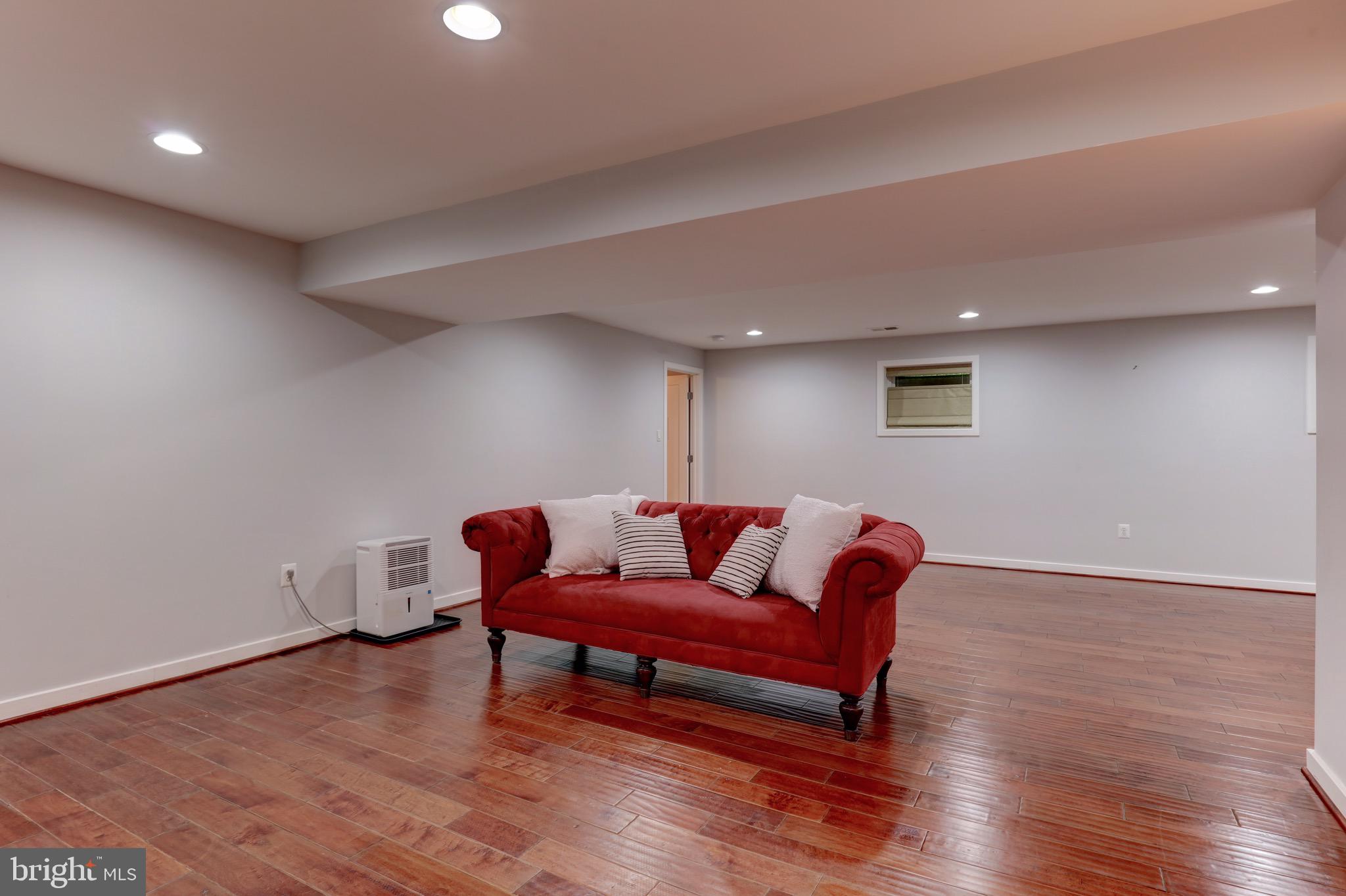 GOLF CLUB MANOR - Residential