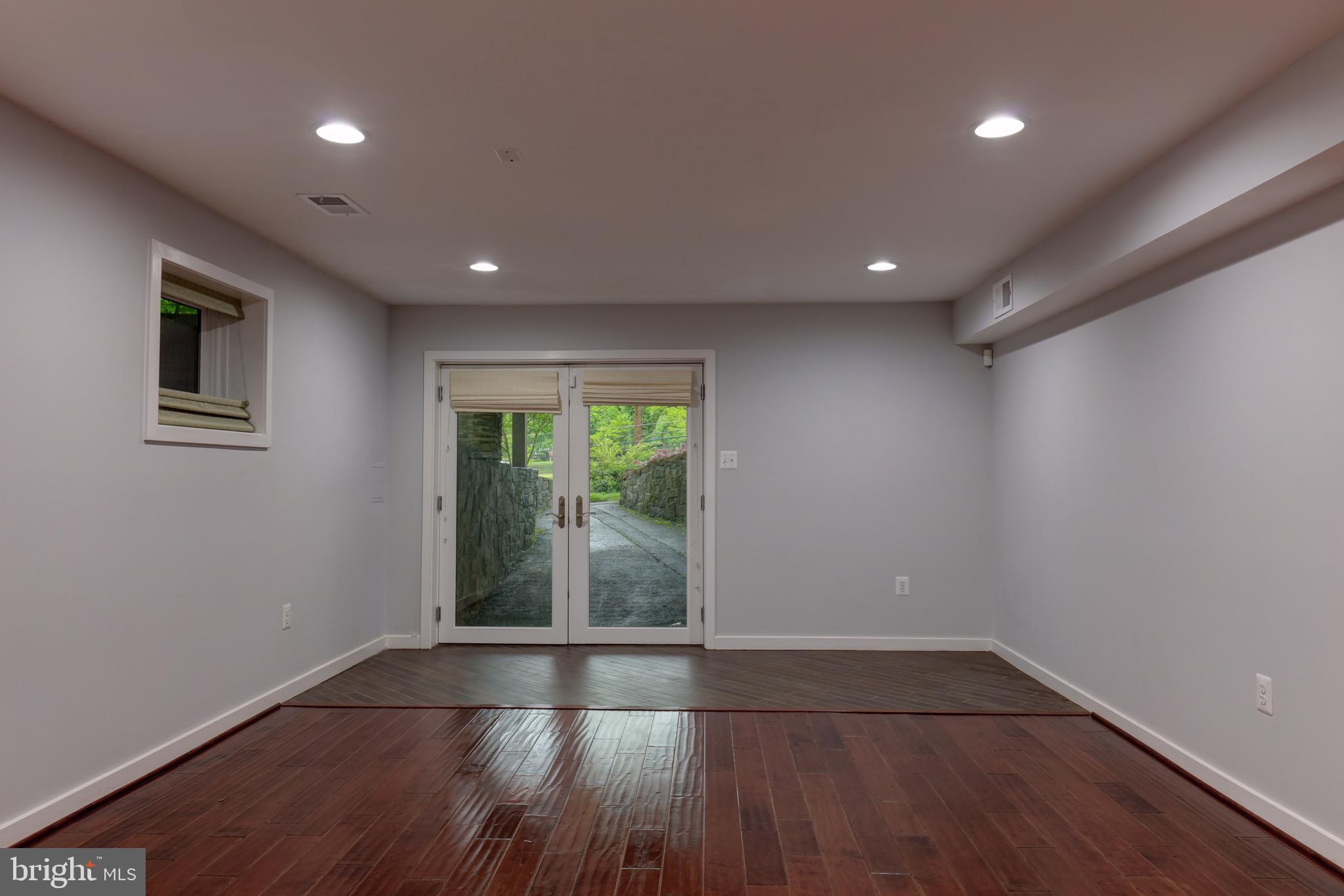 GOLF CLUB MANOR - Residential