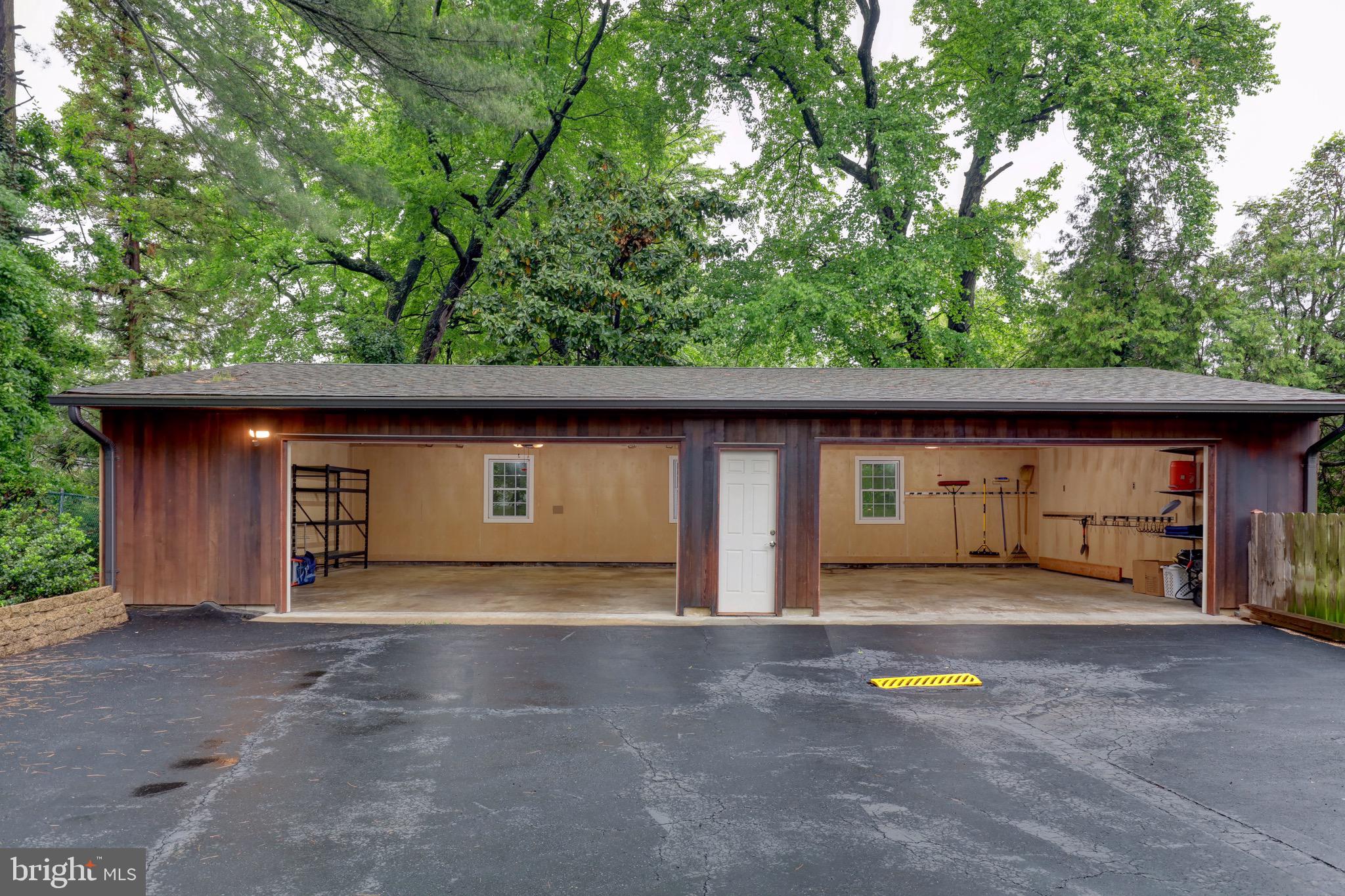 GOLF CLUB MANOR - Residential