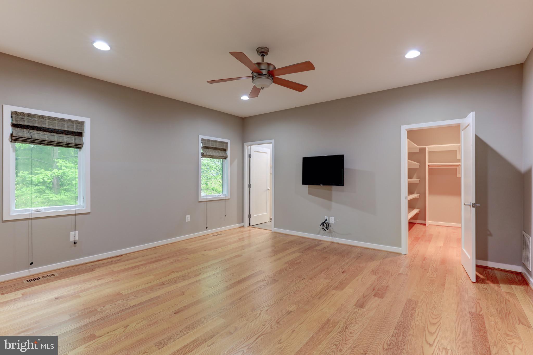 GOLF CLUB MANOR - Residential