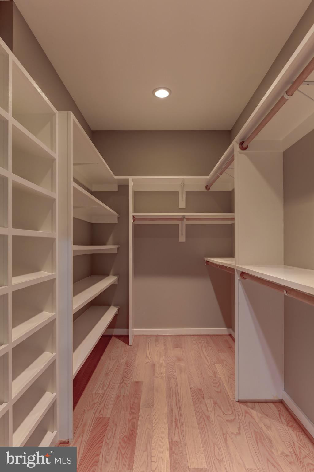 GOLF CLUB MANOR - Residential