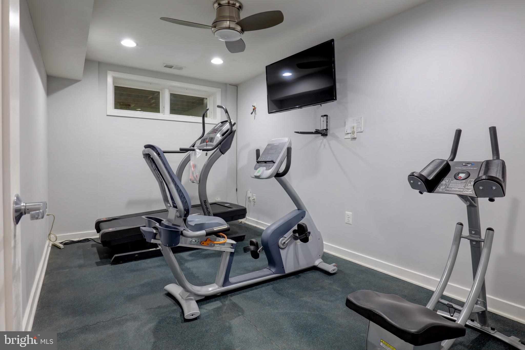 GOLF CLUB MANOR - Residential