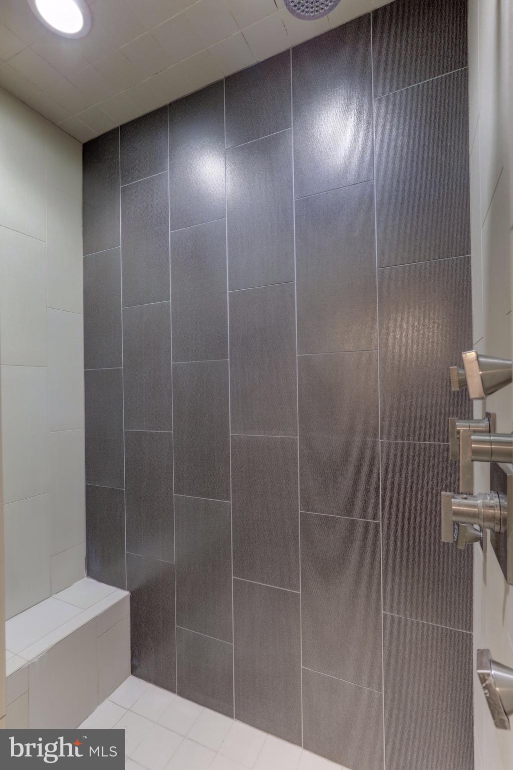 GOLF CLUB MANOR - Residential