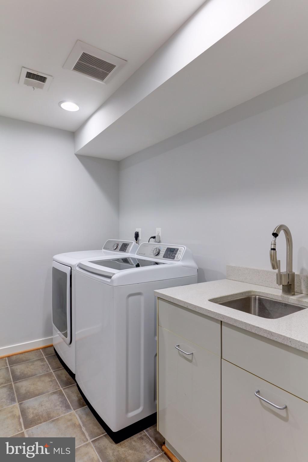 GOLF CLUB MANOR - Residential