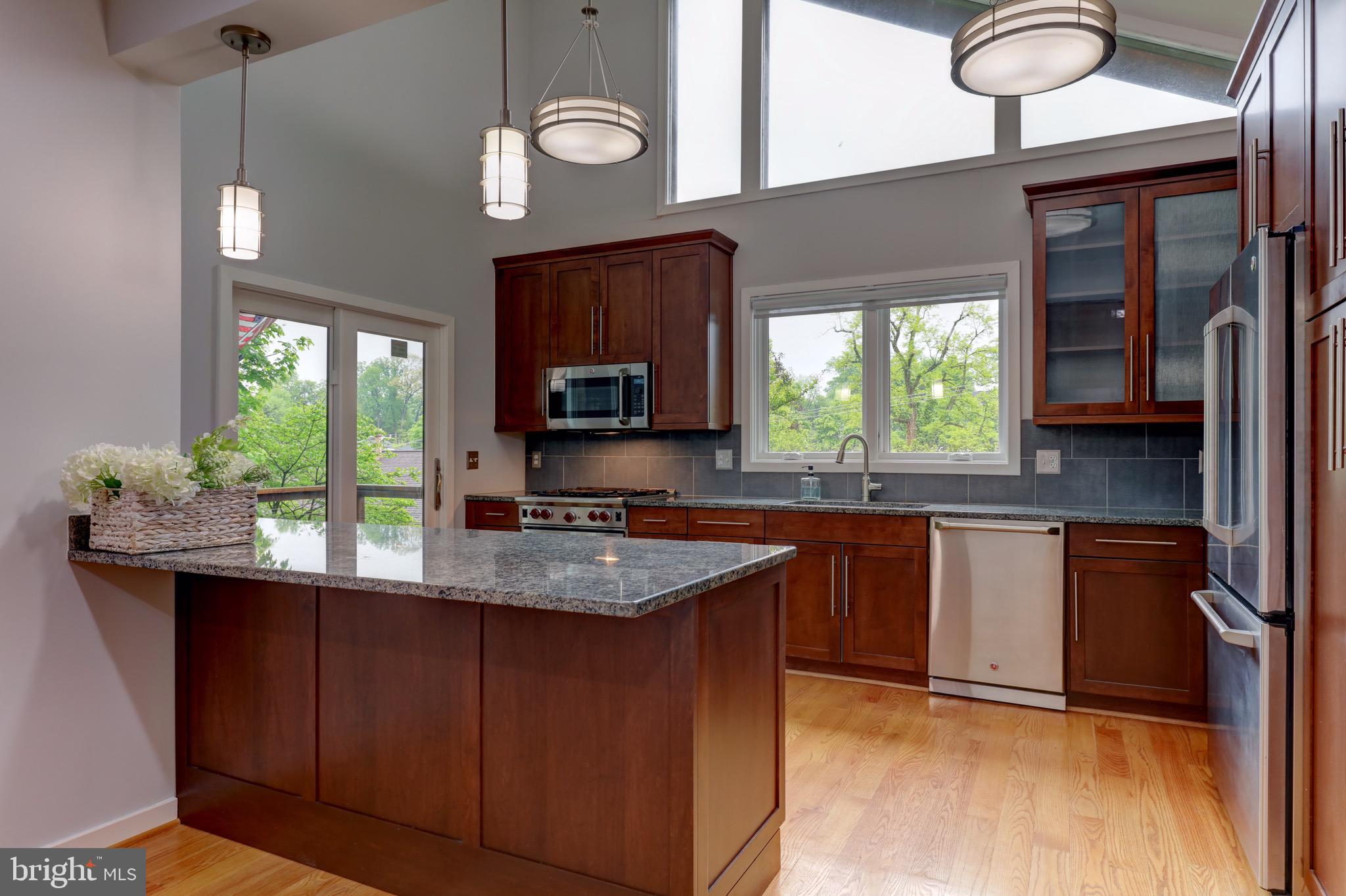 GOLF CLUB MANOR - Residential