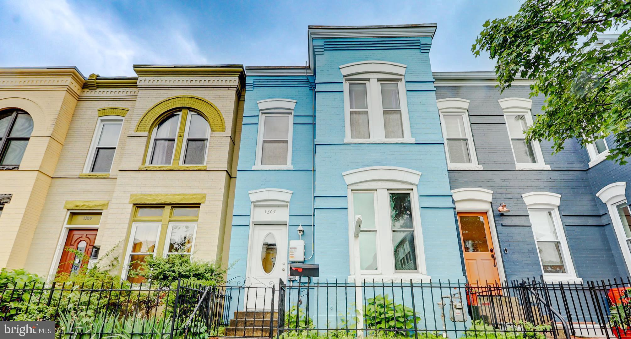 1307 EMERALD STREET NE