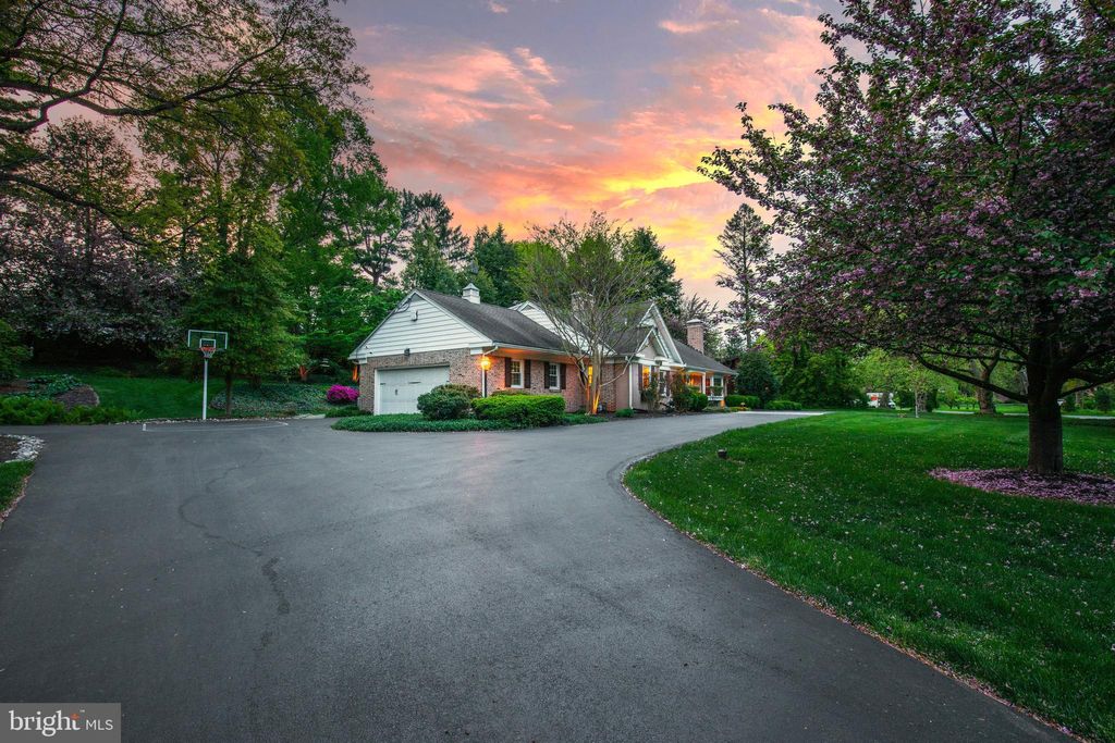 Photo of 1425 Mission Road, LANCASTER, PA 17601 (MLS # PALA2069222)