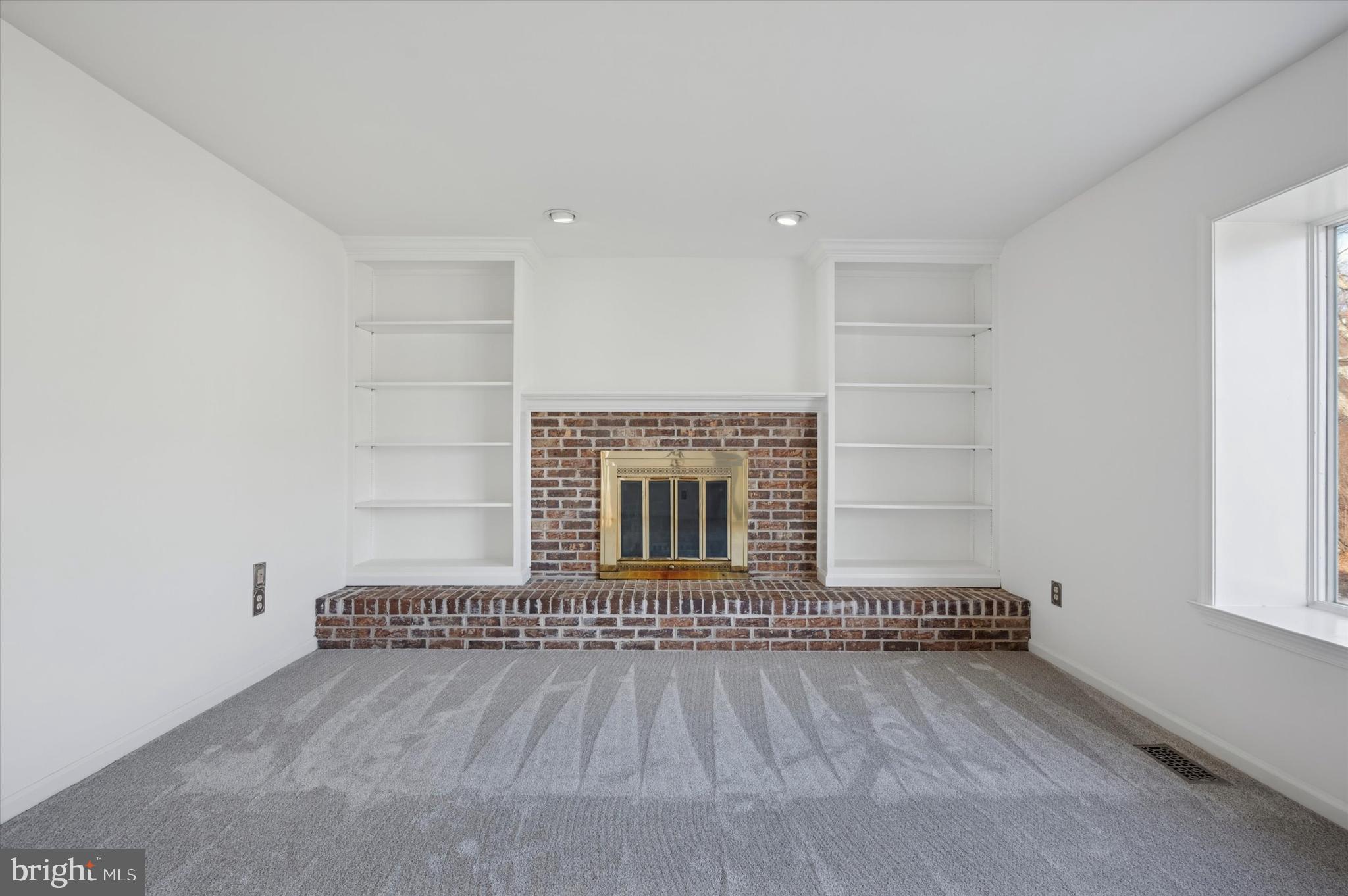 COUNTRY HUNT - Residential