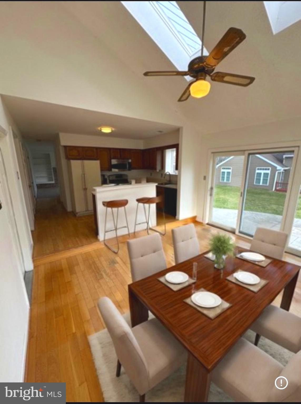 COUNTRY HUNT - Residential