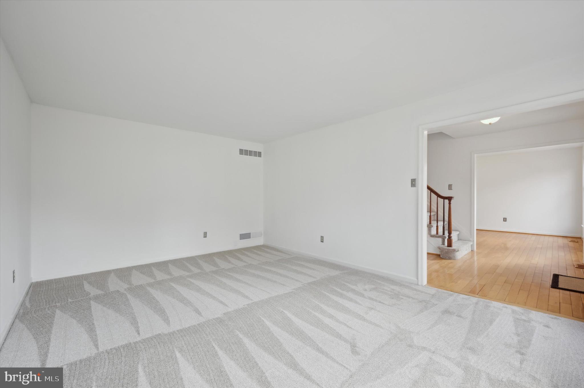 COUNTRY HUNT - Residential