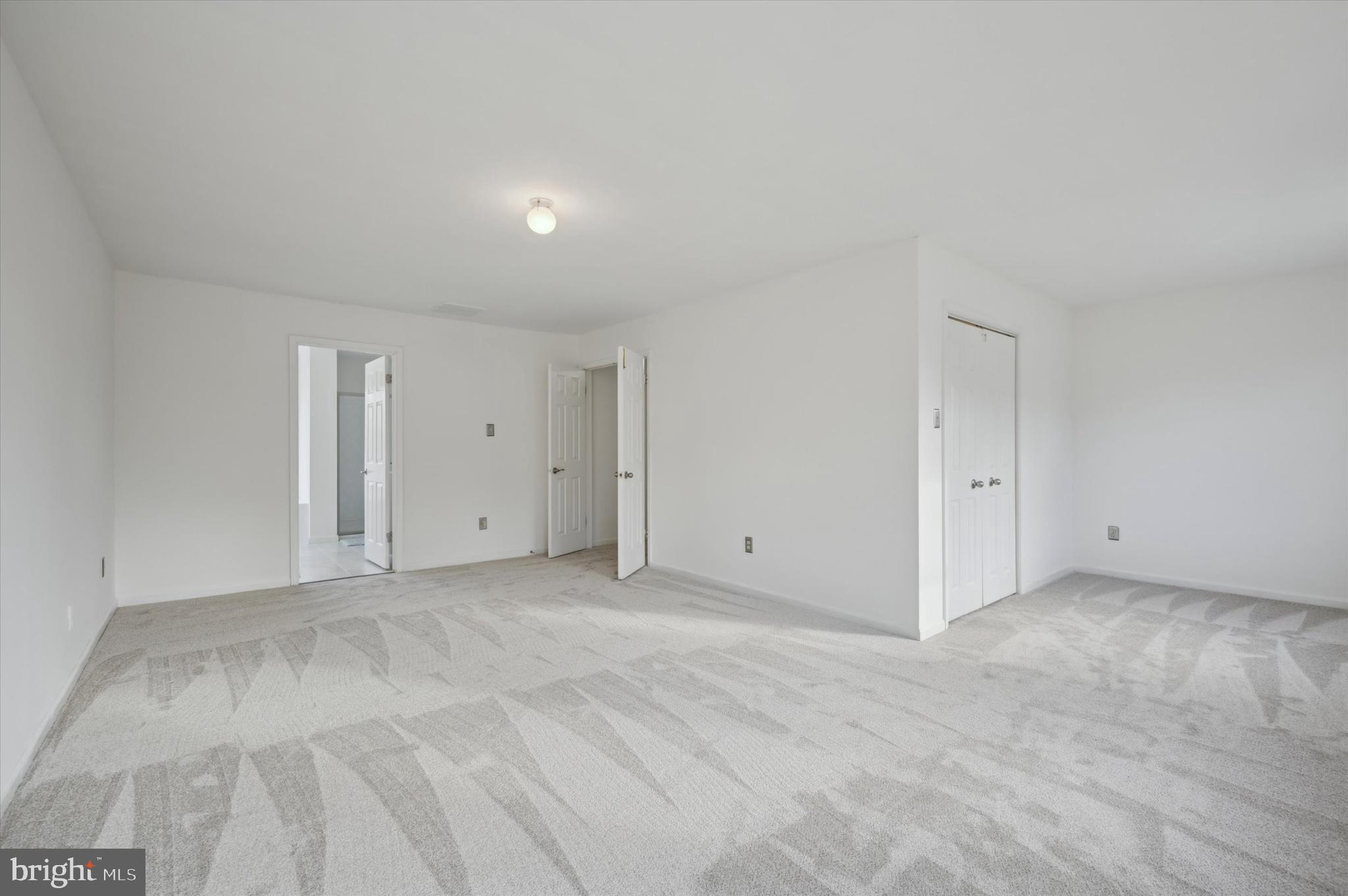 COUNTRY HUNT - Residential