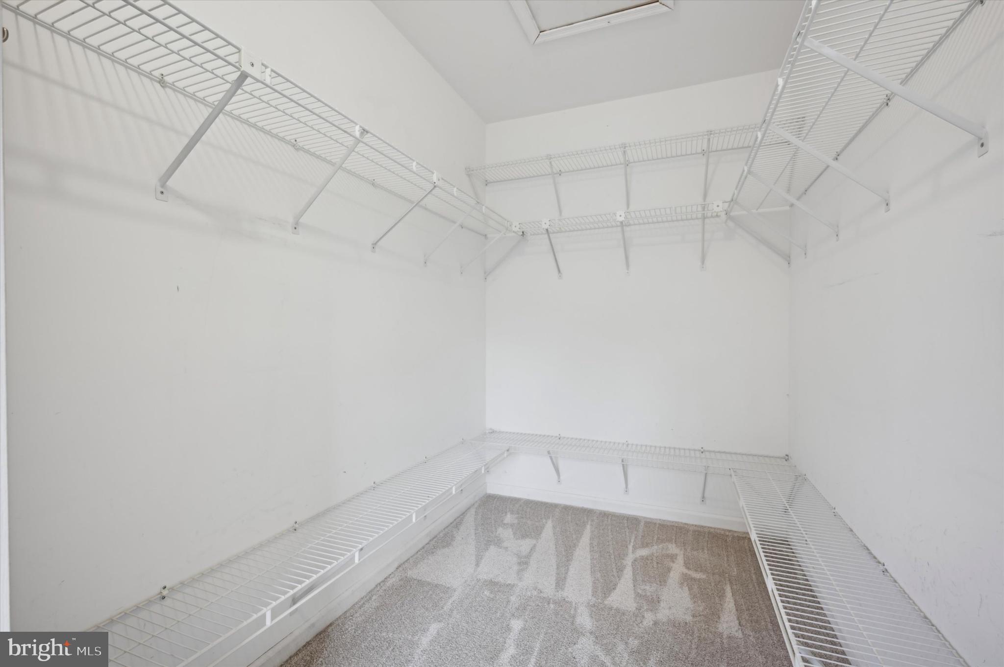 COUNTRY HUNT - Residential