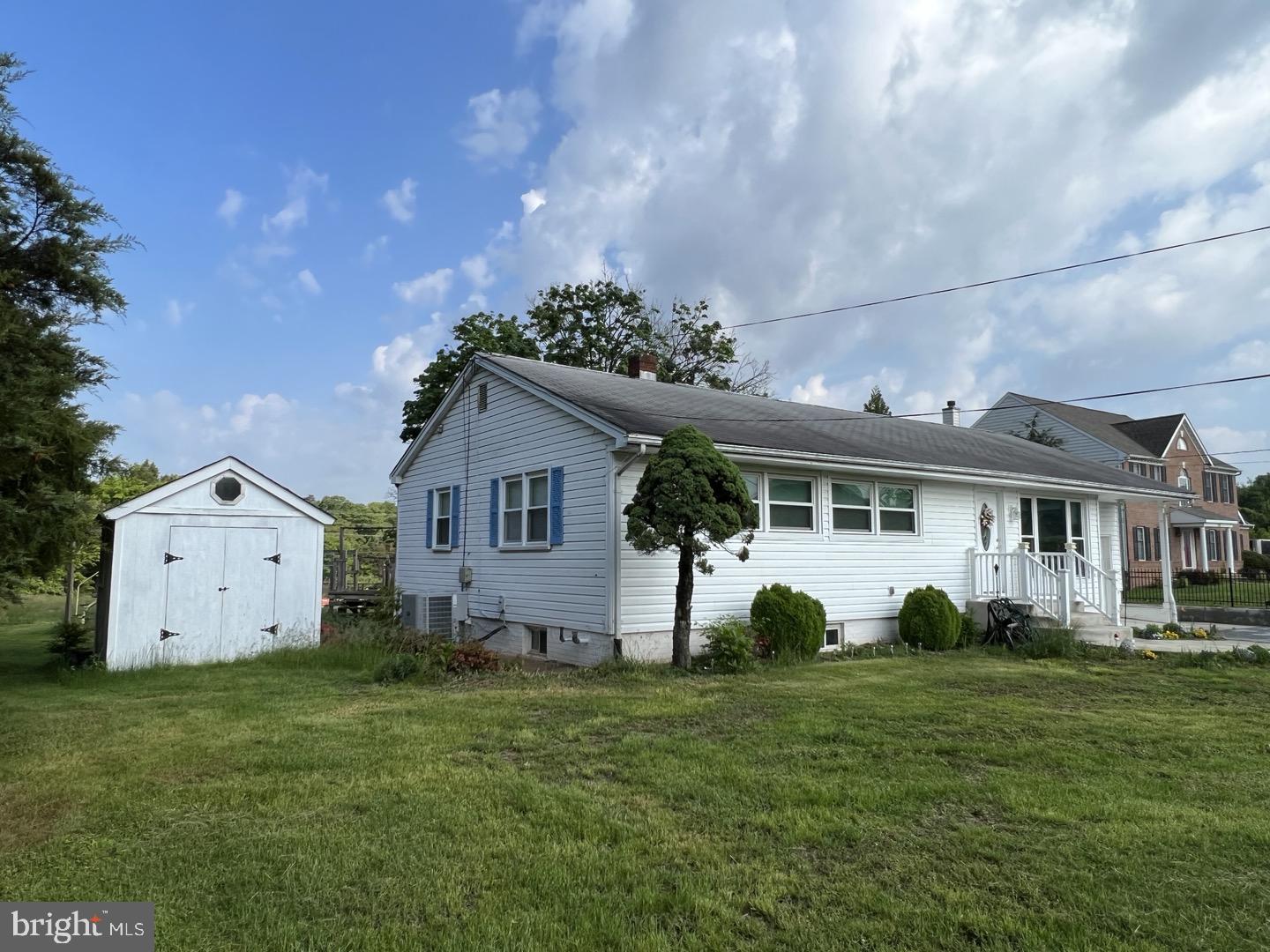 ROSA A NAYLOR PROPERTY - Residential Lease
