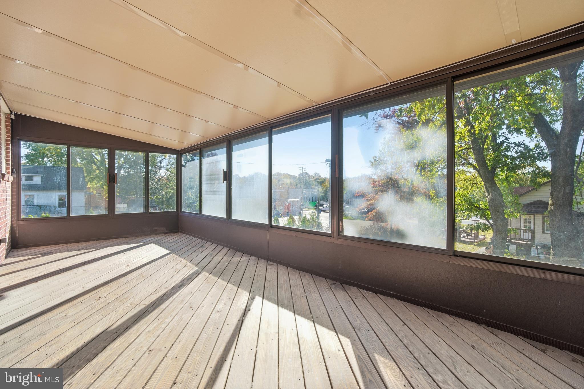 LANDSDOWNE - Residential