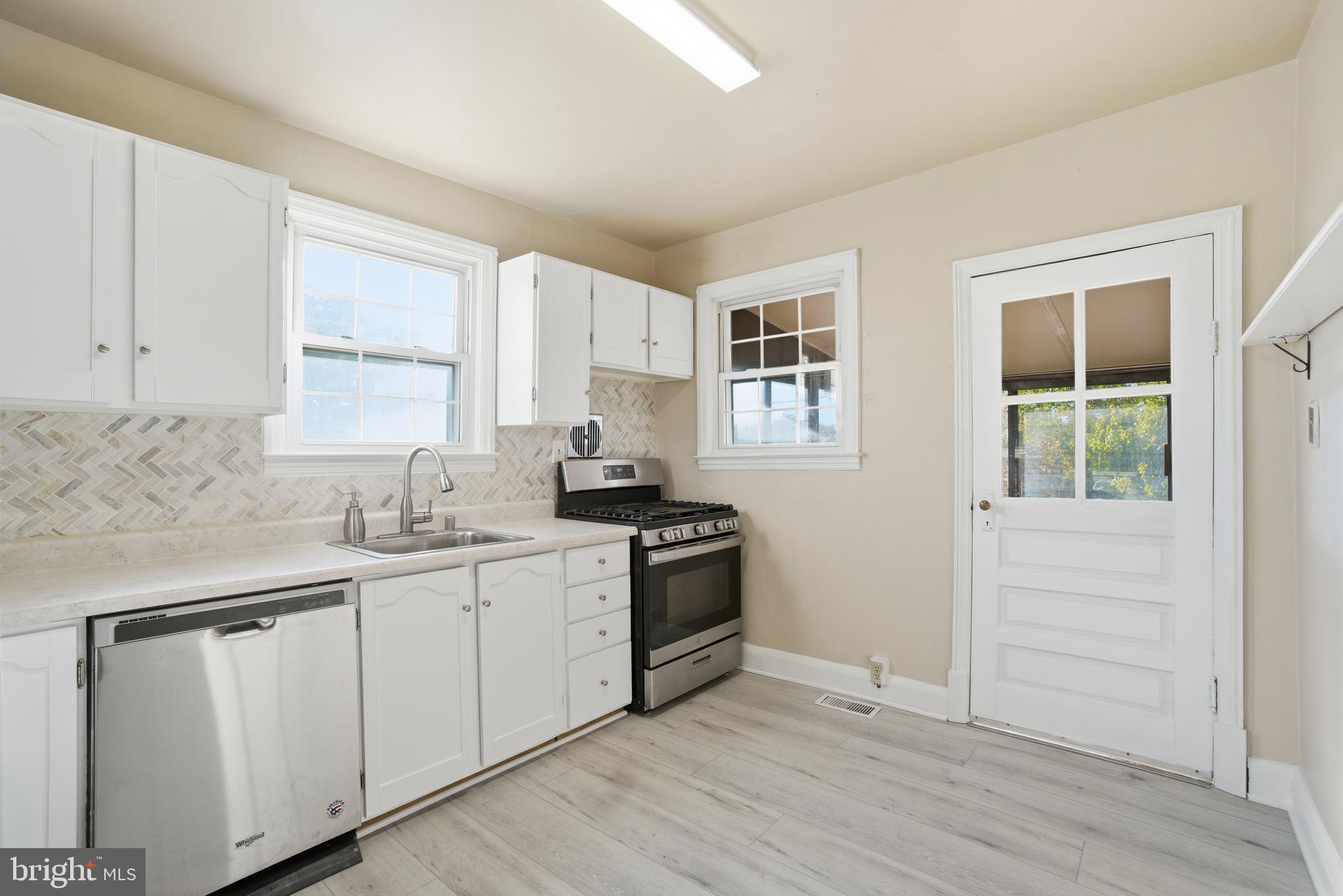 LANDSDOWNE - Residential