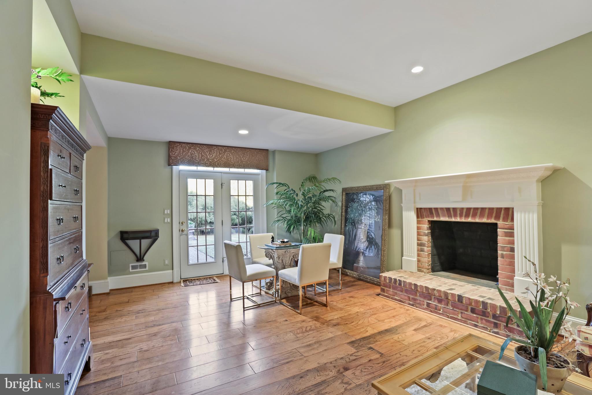 BRYAN POND - Residential