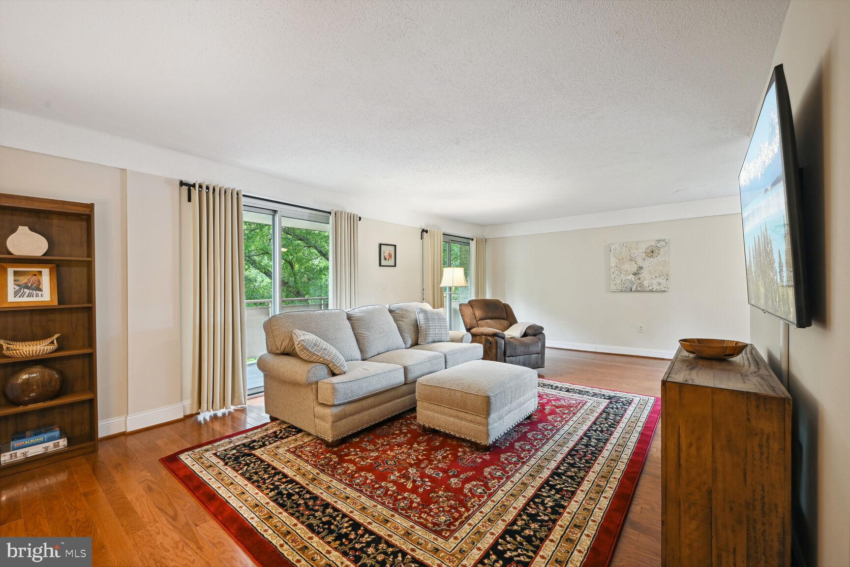 LAKESIDE TERRACE - Residential