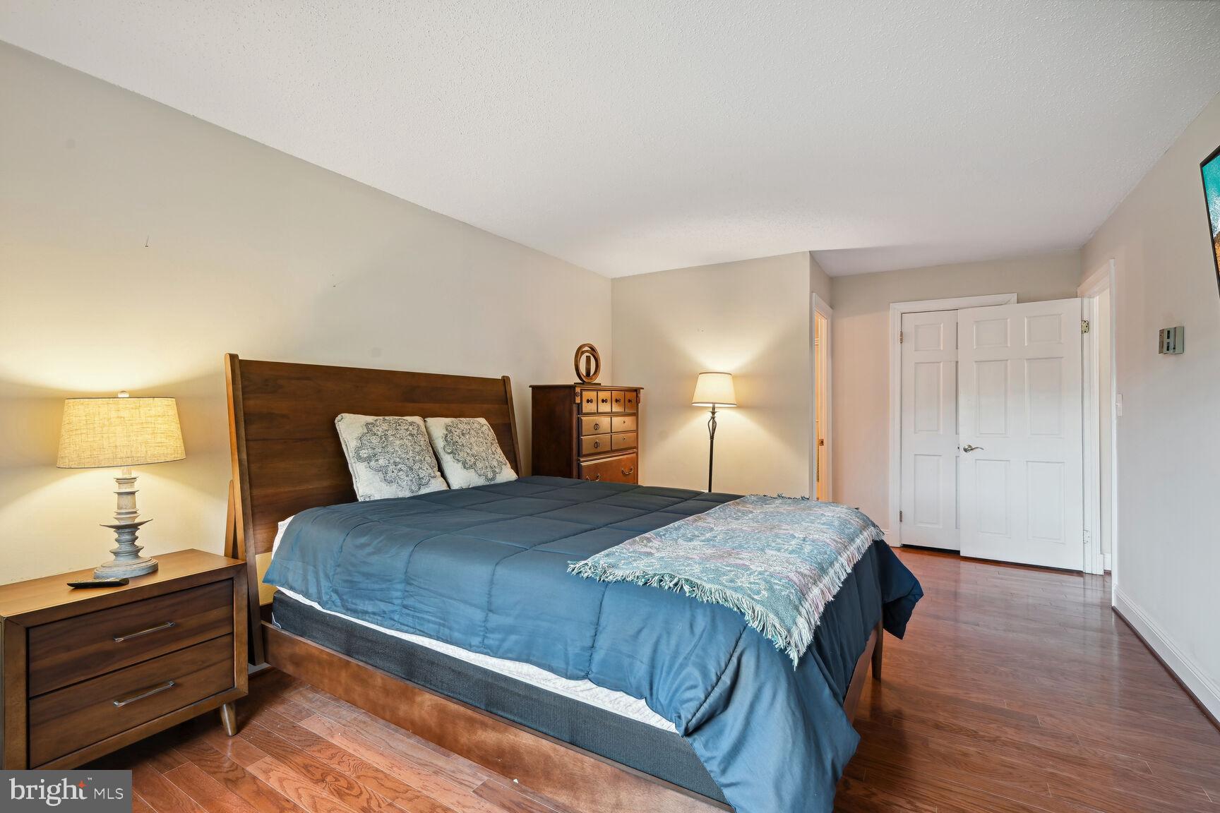 LAKESIDE TERRACE - Residential