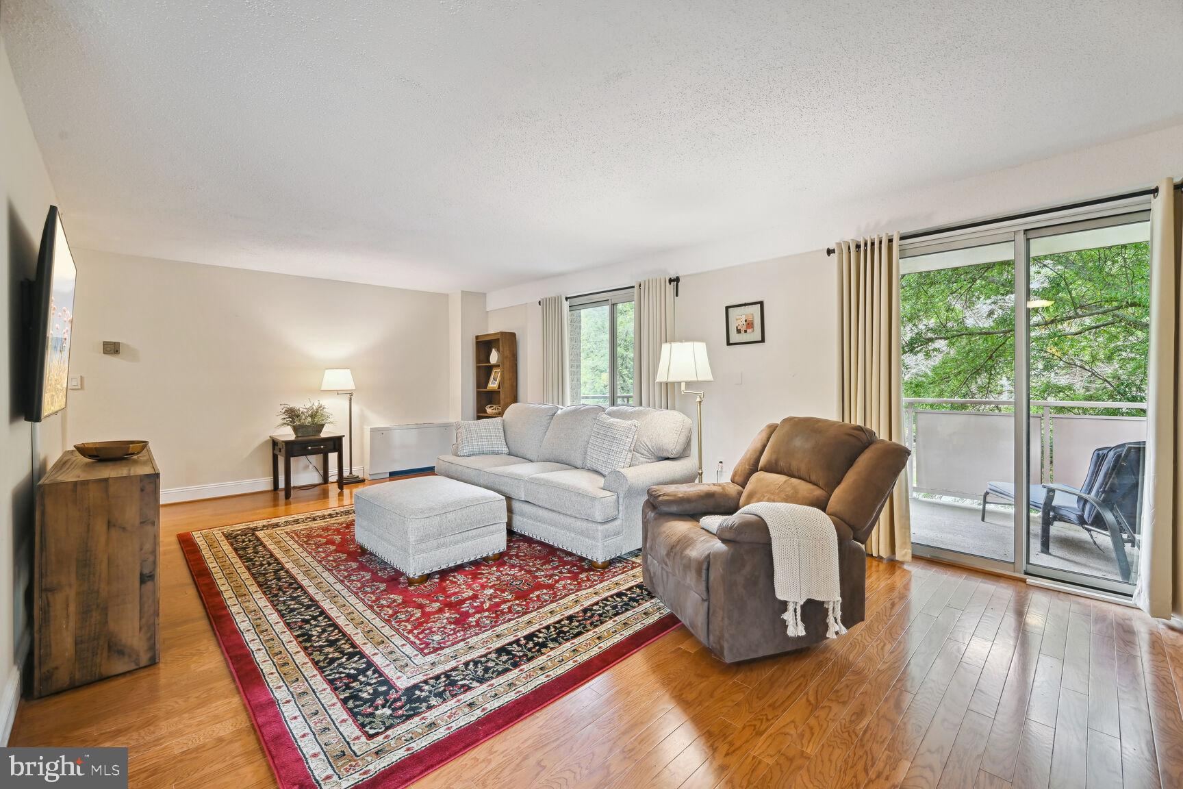 LAKESIDE TERRACE - Residential