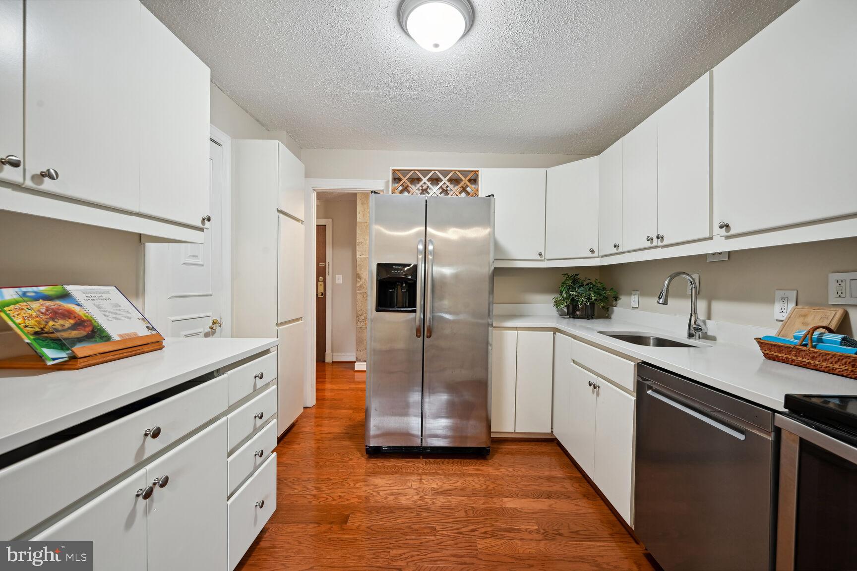 LAKESIDE TERRACE - Residential