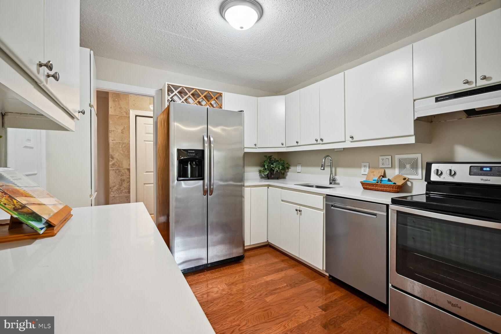 LAKESIDE TERRACE - Residential