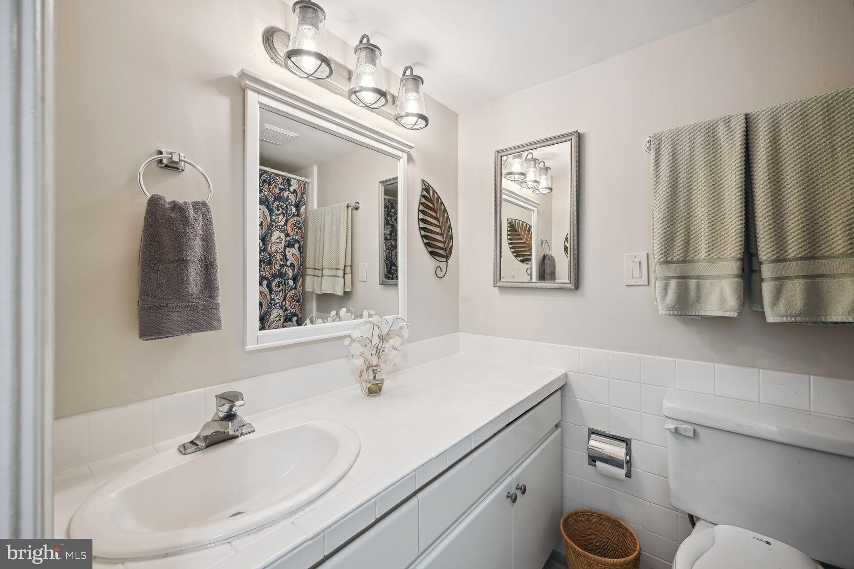 LAKESIDE TERRACE - Residential