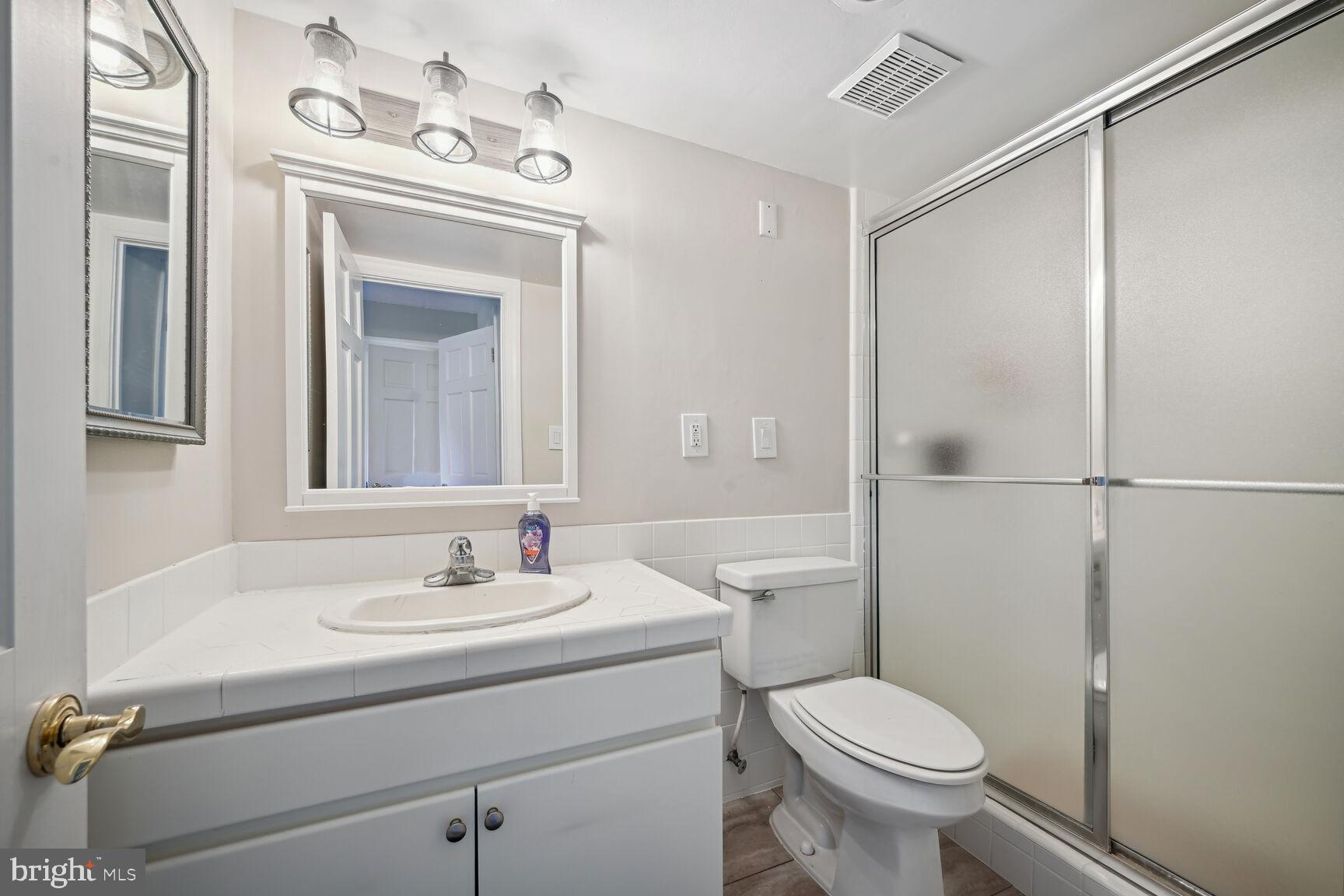 LAKESIDE TERRACE - Residential