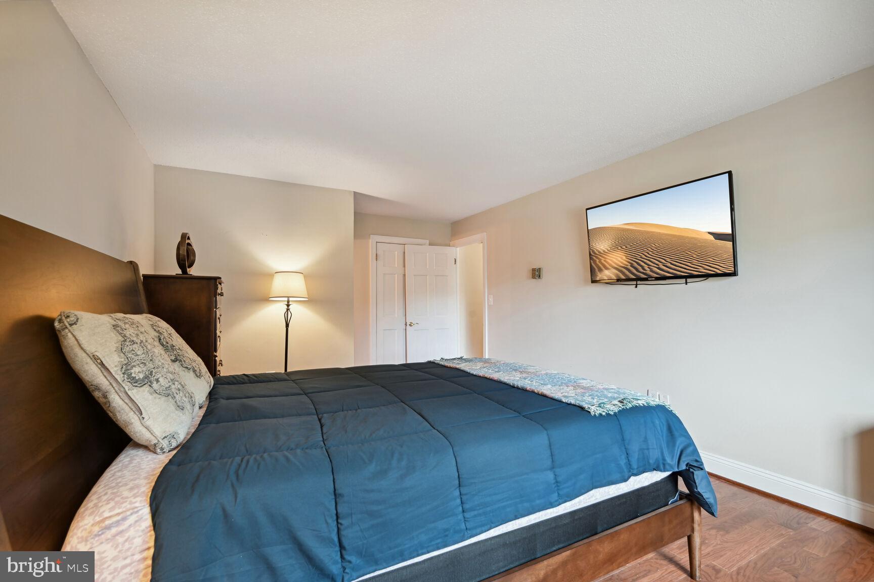 LAKESIDE TERRACE - Residential