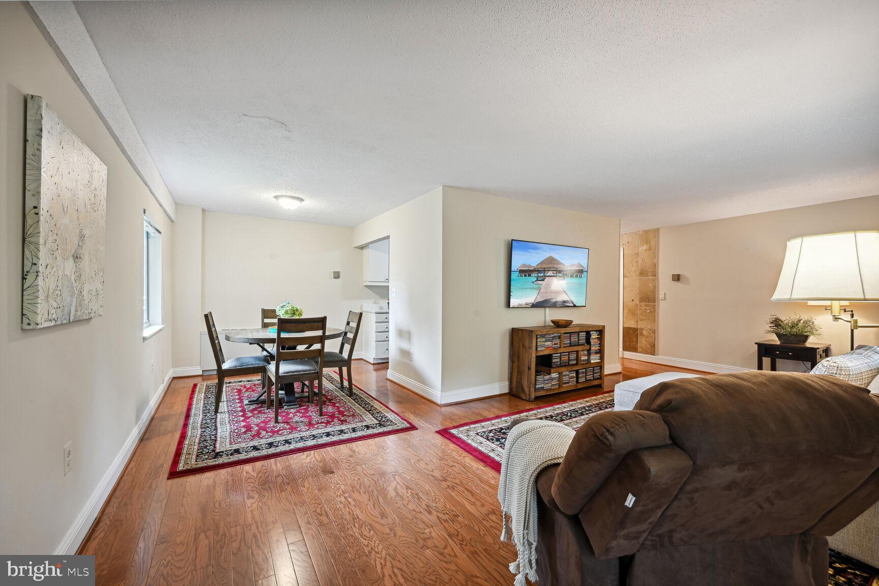 LAKESIDE TERRACE - Residential