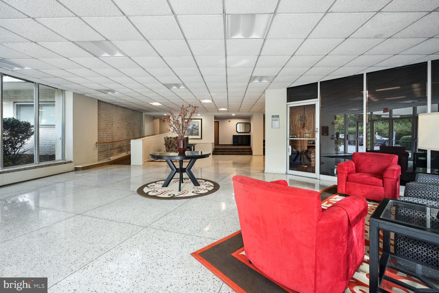 LAKESIDE TERRACE - Residential