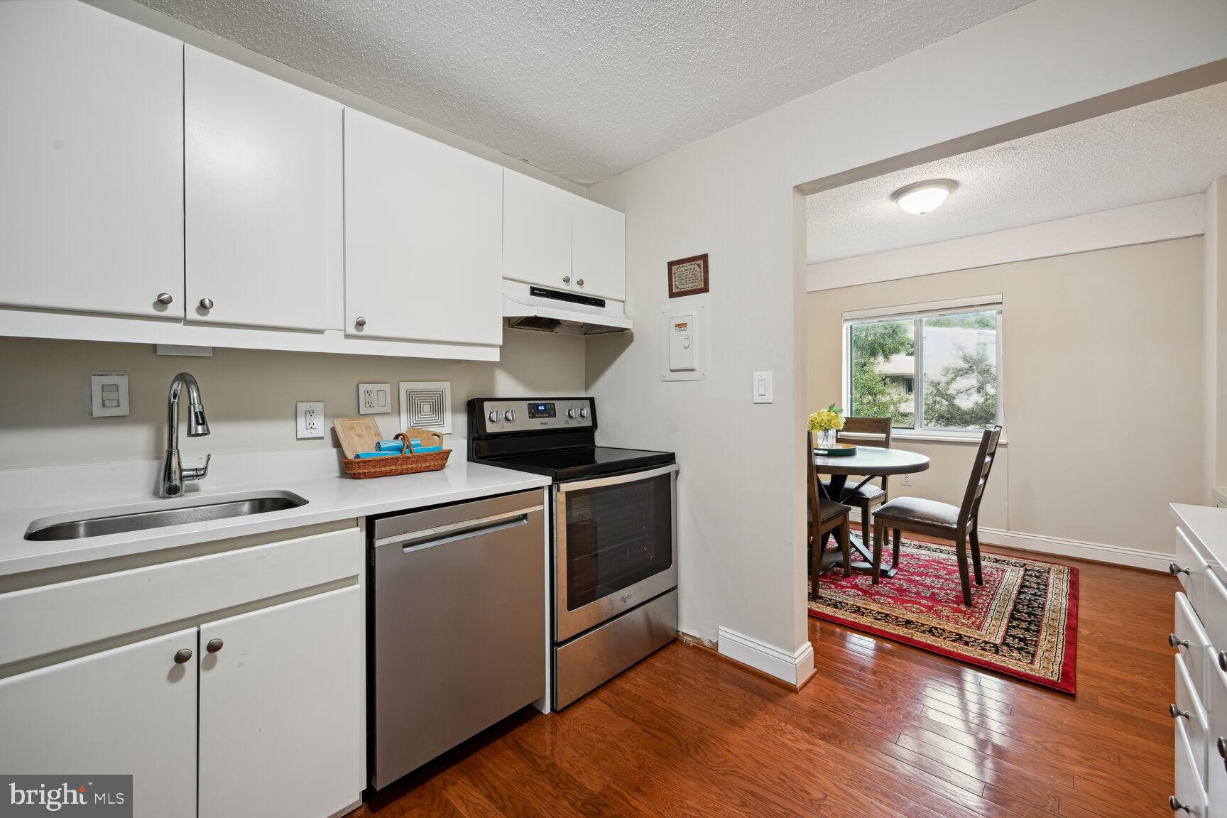 LAKESIDE TERRACE - Residential