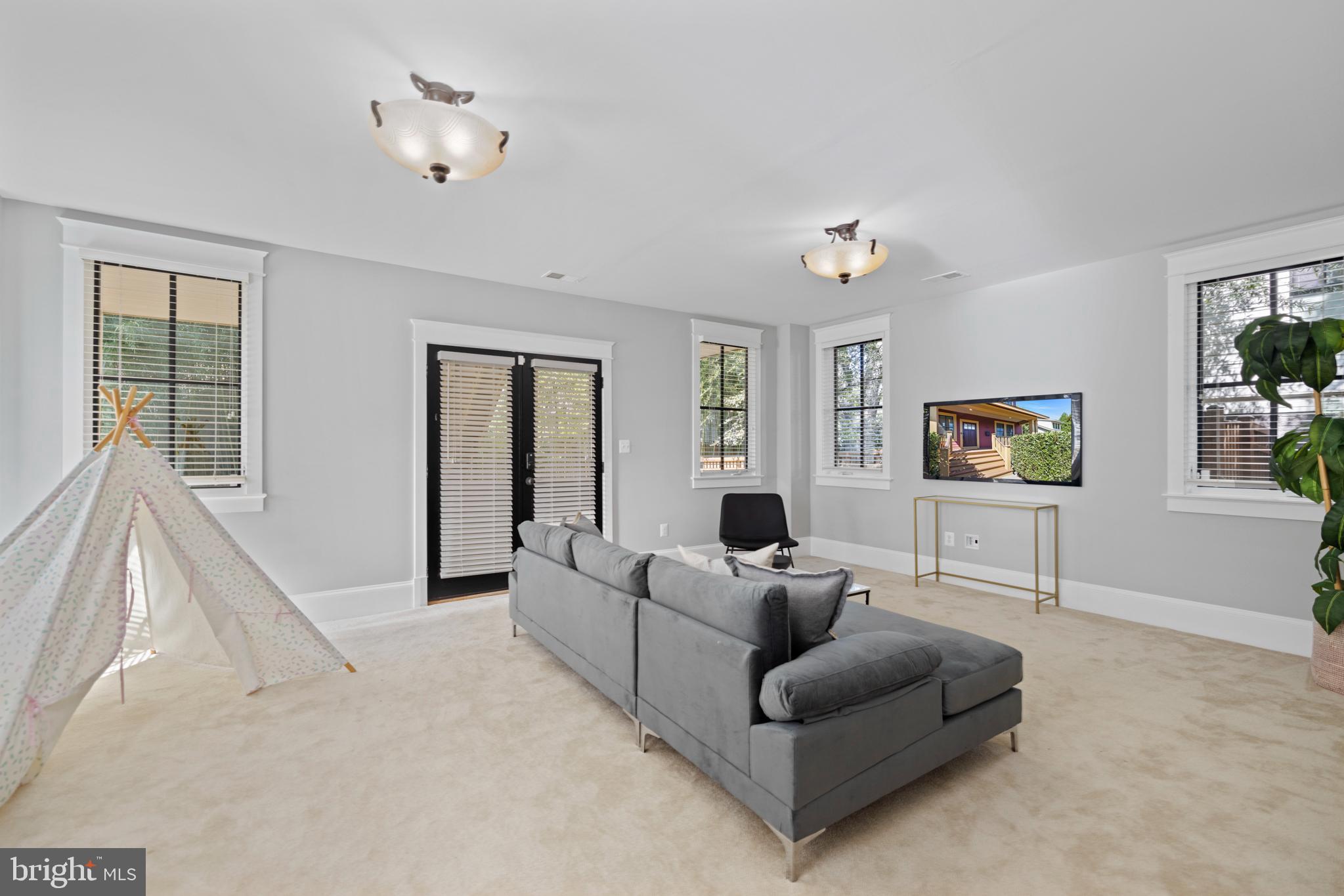 CLARENDON - Residential