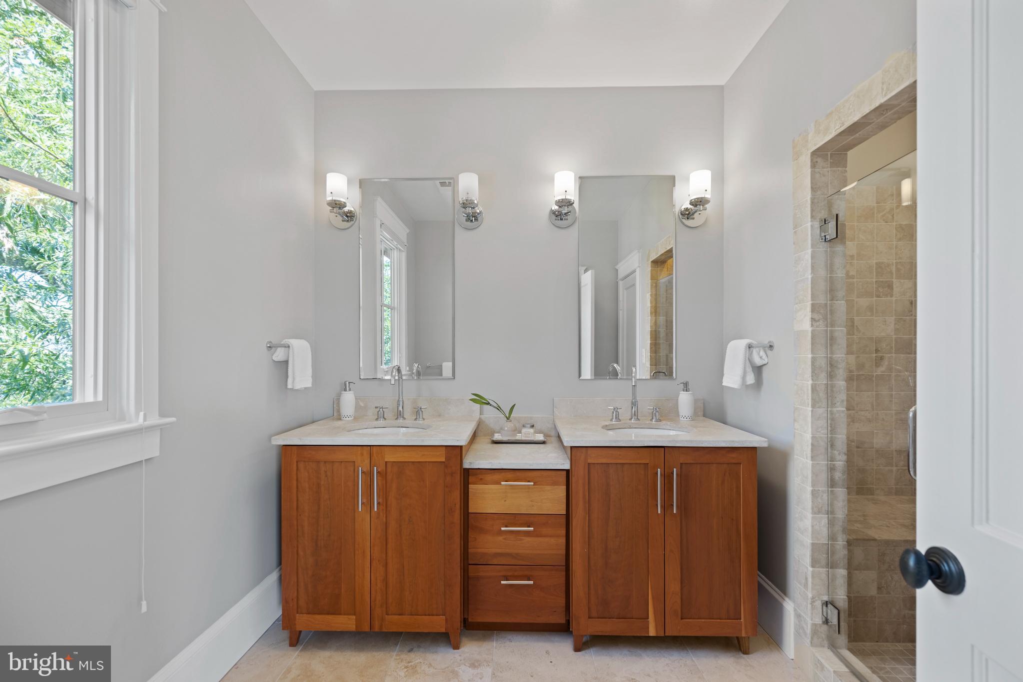 CLARENDON - Residential