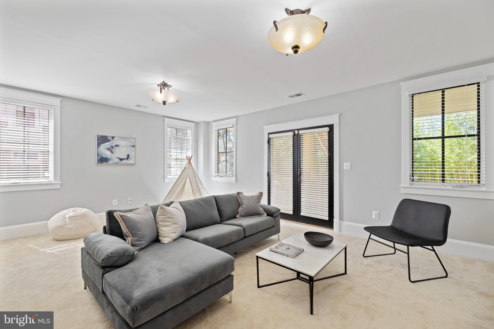 CLARENDON - Residential