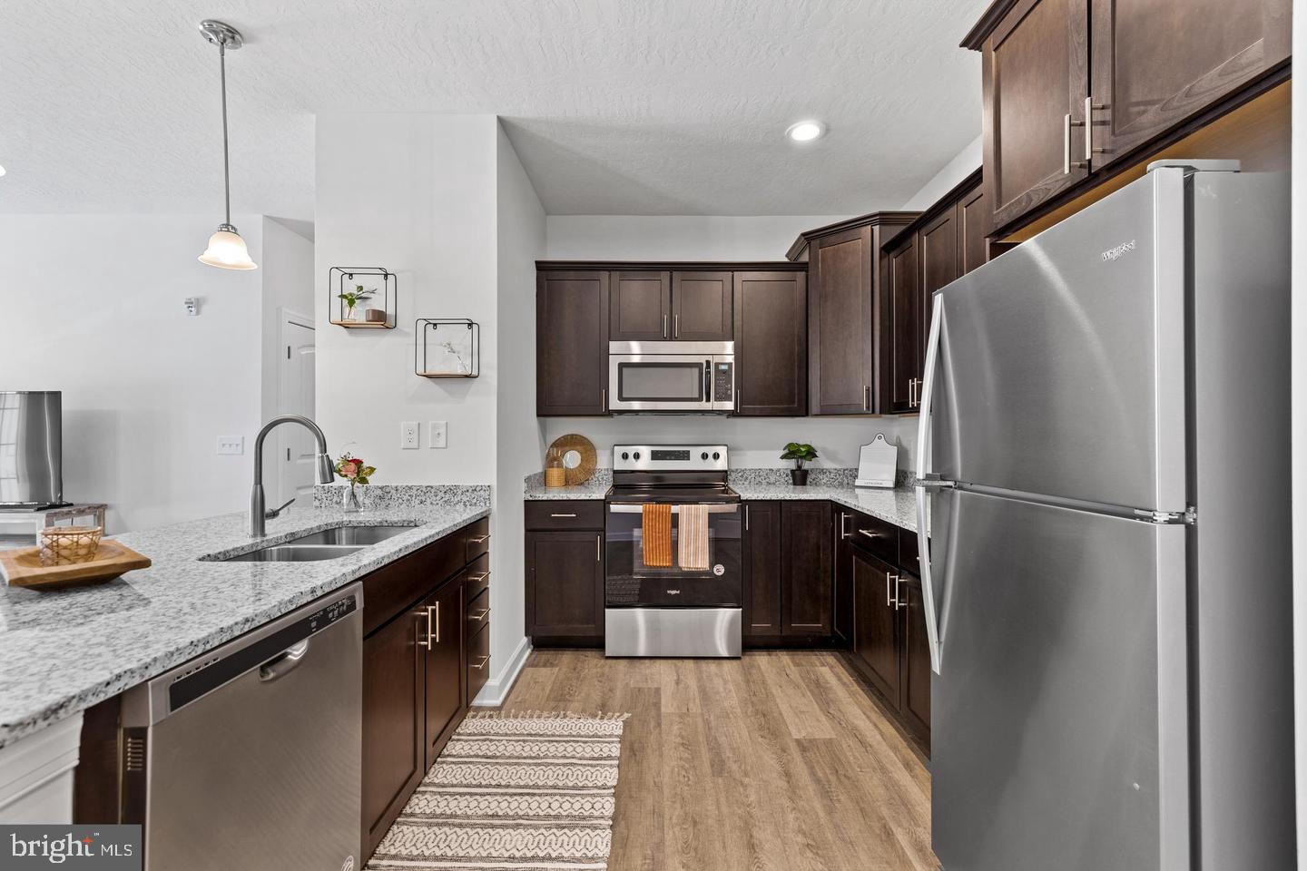 960 SETTING SUN LN 08-202